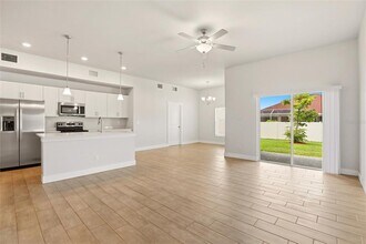 870 Columbia St in Port Charlotte, FL - Building Photo - Building Photo