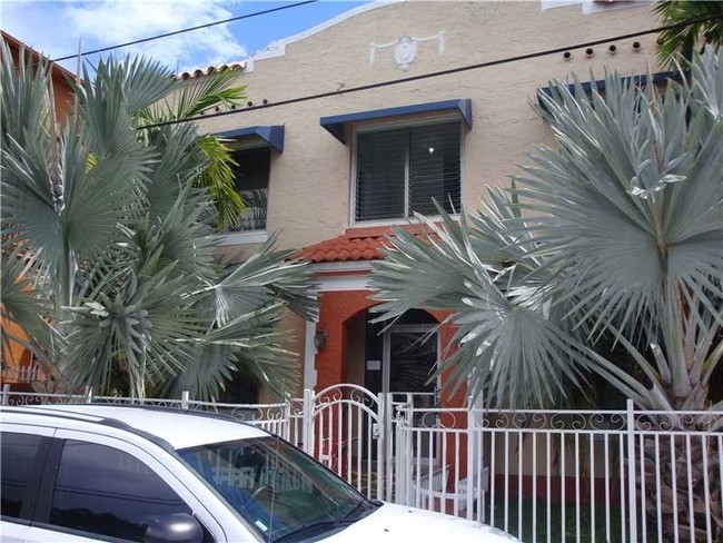 321 SW 9th Ave in Miami, FL - Building Photo - Building Photo