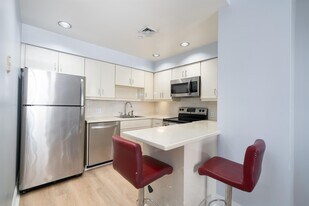 100 Shearwater Ct E in Jersey City, NJ - Building Photo