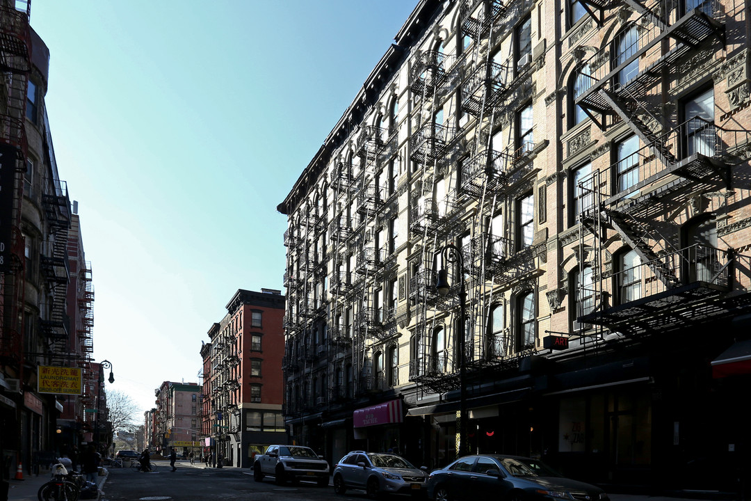 254 Broome St in New York, NY - Building Photo