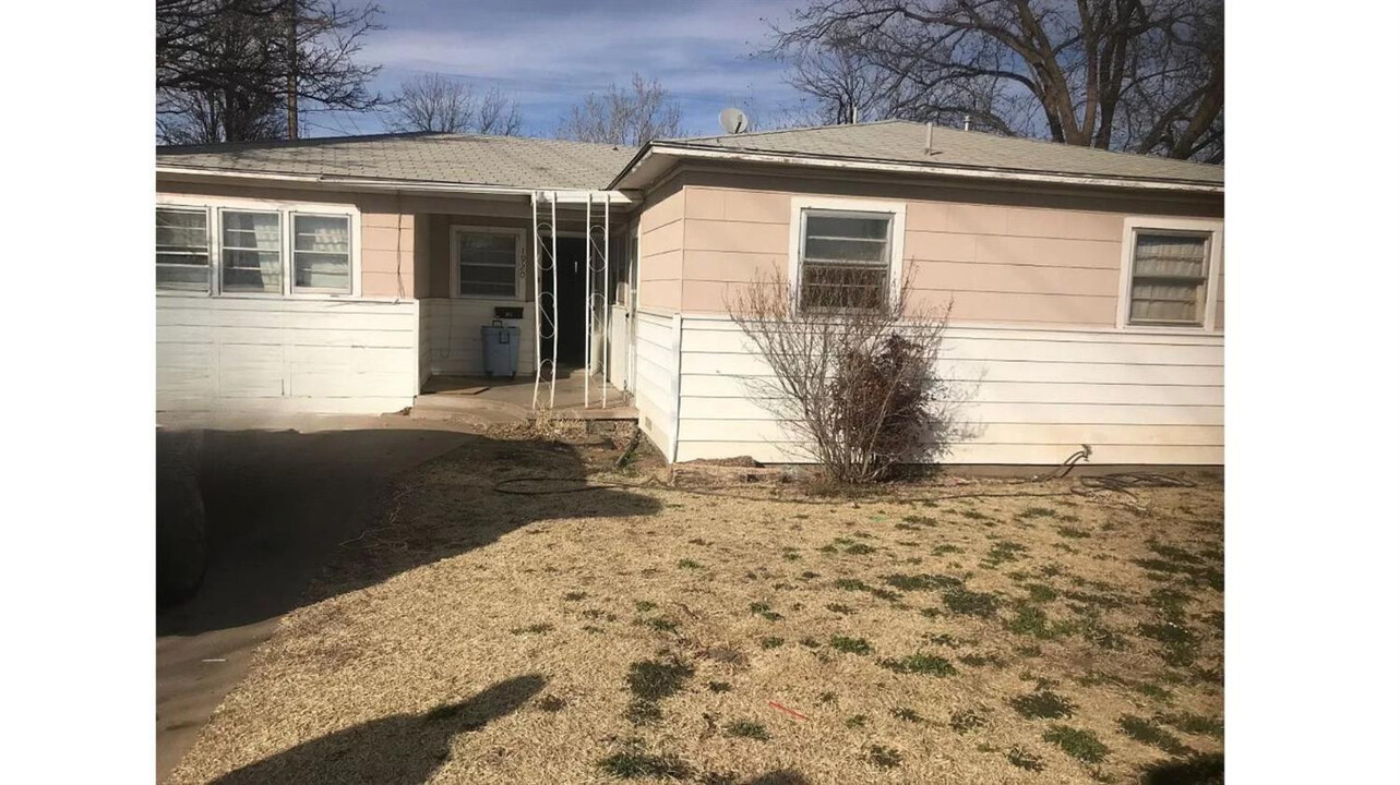 1920 49th St in Lubbock, TX - Building Photo