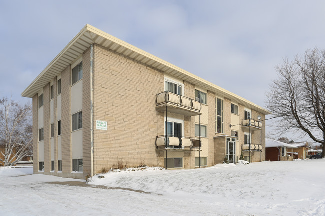 80 Kinzie Ave in Kitchener, ON - Building Photo - Building Photo