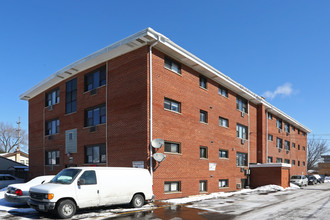 Denley Court in Schiller Park, IL - Foto de edificio - Building Photo