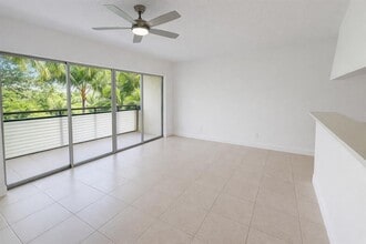5332 NE 6th Ave, Unit G12 in Fort Lauderdale, FL - Building Photo - Building Photo