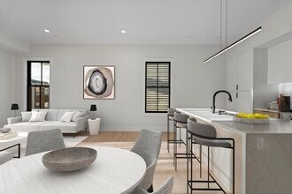 224 W 9th St, Unit 4 in Boston, MA - Foto de edificio - Building Photo