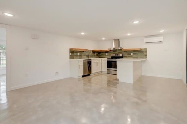 property at 808 Oakhurst St