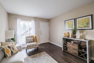 5900 N Braeswood Blvd in Houston, TX - Building Photo - Building Photo