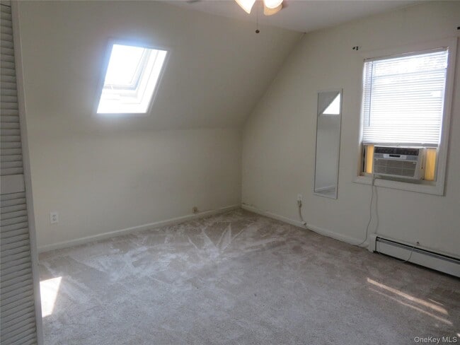 9 Palfrey St in Bay Shore, NY - Building Photo - Building Photo