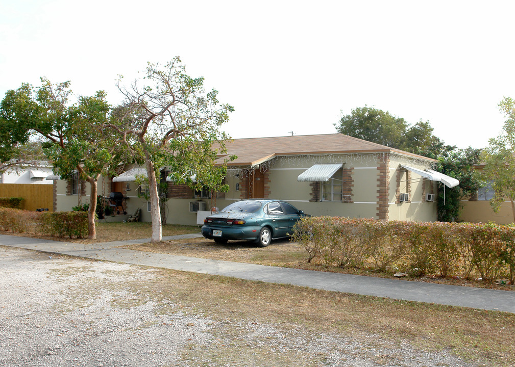 305 NW 8th St in Homestead, FL - Building Photo