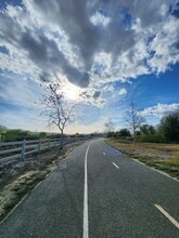 26848 Marina Point Ln in Santa Clarita, CA - Foto de edificio - Building Photo