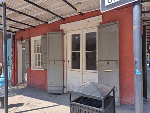 945 Chartres St, Unit 945 in New Orleans, LA - Foto de edificio - Building Photo