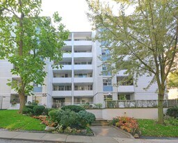 The Montclair in Toronto, ON - Building Photo