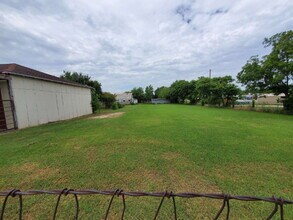 104 S Crook in Cresson, TX - Building Photo - Building Photo