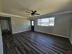 1705 Texas Ave NE in Cedar Rapids, IA - Foto de edificio - Building Photo