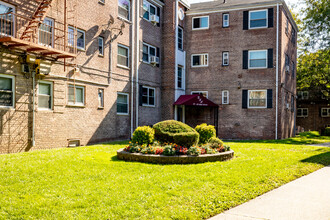 111-33 66th Ave in Forest Hills, NY - Building Photo - Building Photo