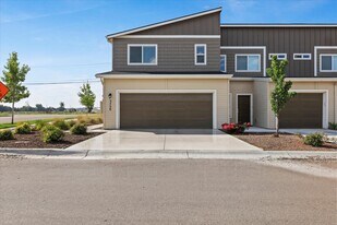 5720 Cherry Ln in Nampa, ID - Building Photo