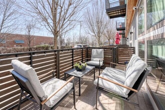 330 W 5th St in Fayetteville, AR - Foto de edificio - Building Photo