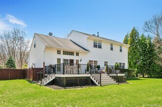 39 Hollow Ln in Westhampton, NY - Building Photo - Building Photo