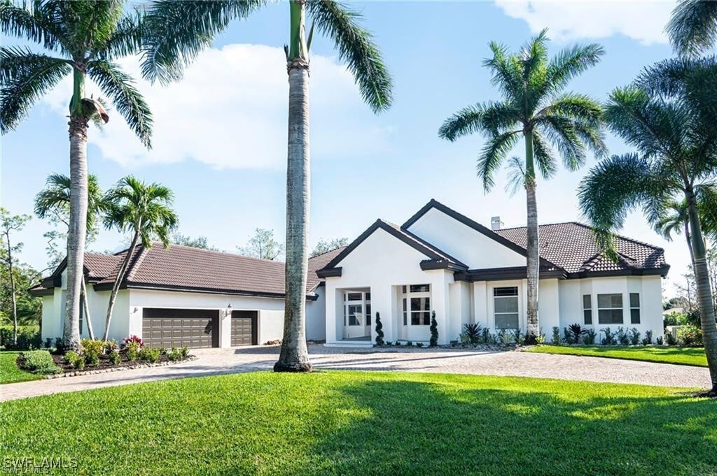 13556 Rosewood Ln in Naples, FL - Foto de edificio