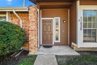 11030 Hidden Bend Dr in Houston, TX - Building Photo - Building Photo