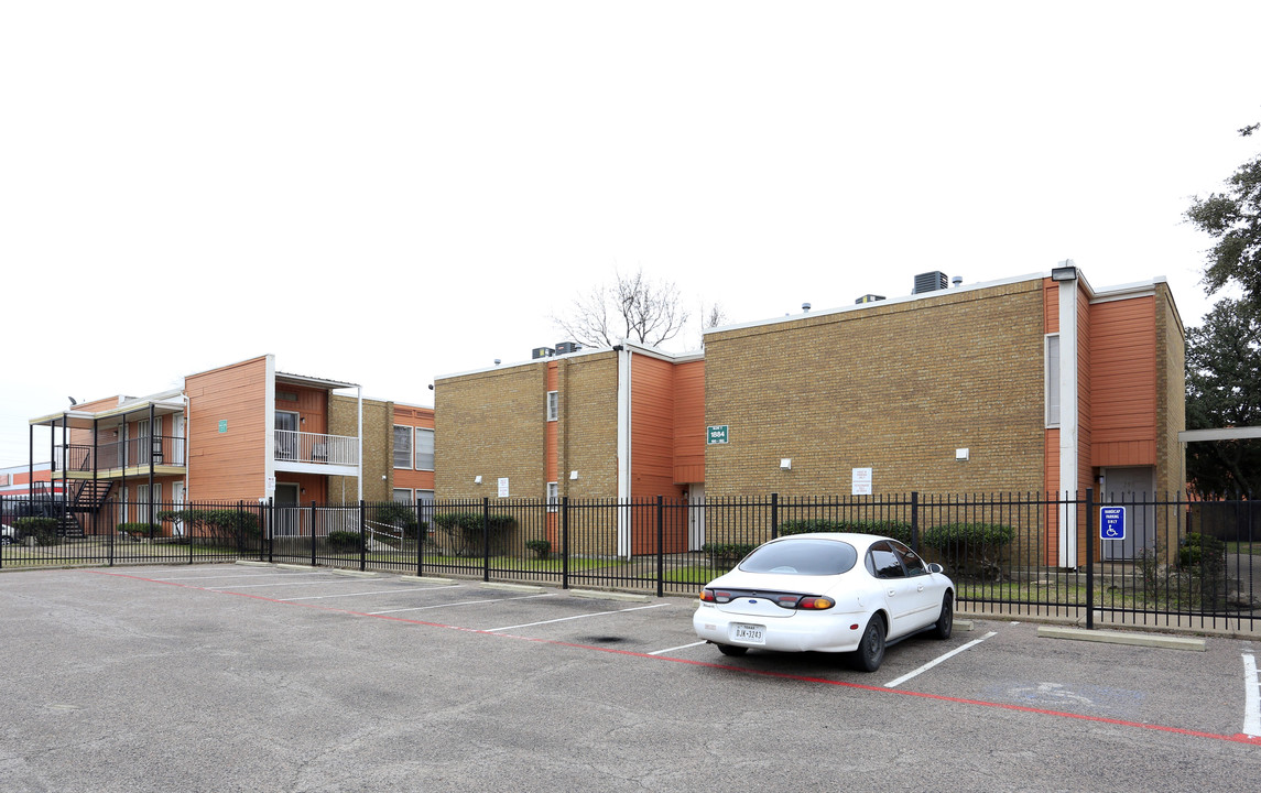 Buckner Village in Dallas, TX - Building Photo