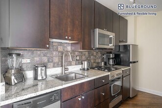 1400 N Lake Shore Dr in Chicago, IL - Building Photo - Building Photo