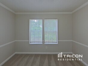 5242 Selene Dr in Stone Mountain, GA - Building Photo - Building Photo