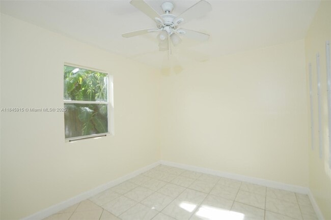 115 NE 192nd St in Miami, FL - Building Photo - Building Photo