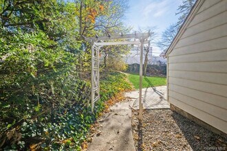 40 Derby Rd in Port Washington, NY - Building Photo - Building Photo