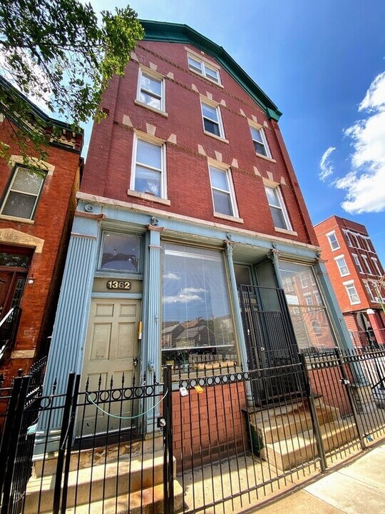 1362 N Bosworth Ave in Chicago, IL - Foto de edificio