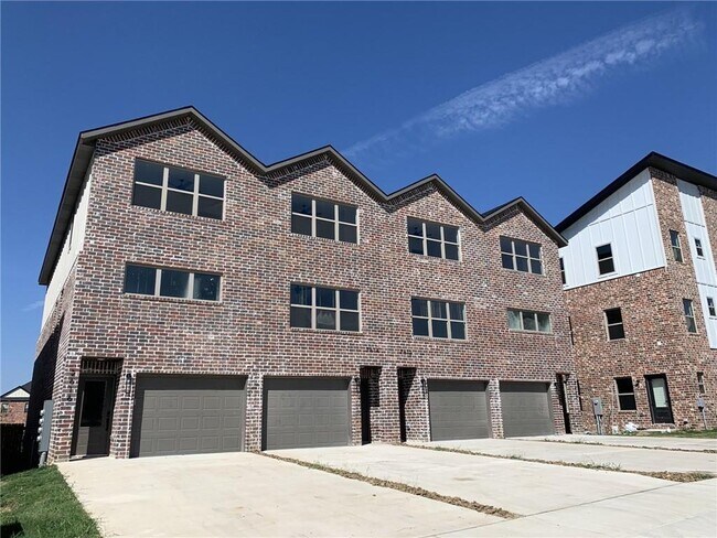 2614 SW Livingston Square in Bentonville, AR - Building Photo - Building Photo