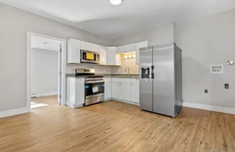 104 1st St in New Britain, CT - Building Photo - Building Photo