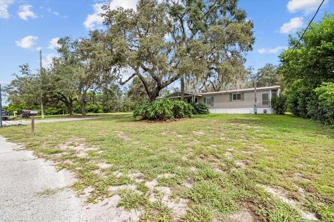 13920 Hillcrest Dr in Riverview, FL - Building Photo - Building Photo