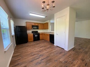 7908 Nater Ln in Austin, TX - Building Photo - Building Photo