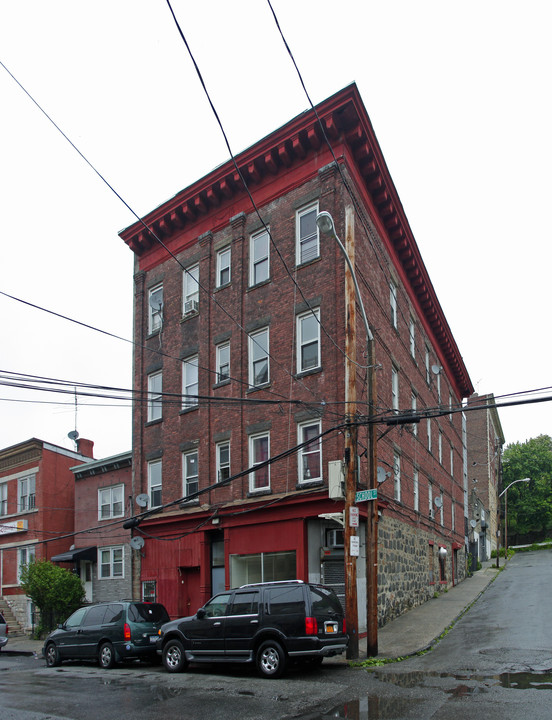 98 School St in Yonkers, NY - Building Photo