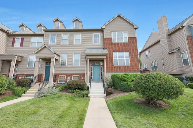 64 Village Station Ln in Grayslake, IL - Building Photo - Building Photo
