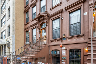 66 E 131st St in New York, NY - Foto de edificio - Building Photo