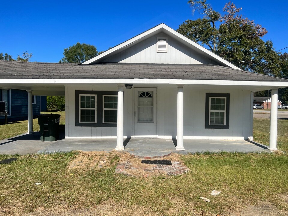 304 W Jackson St in Dillon, SC - Foto de edificio