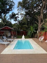 91 NW 67th St in Miami, FL - Foto de edificio - Building Photo