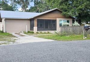518 NW 27th Ave in Gainesville, FL - Building Photo