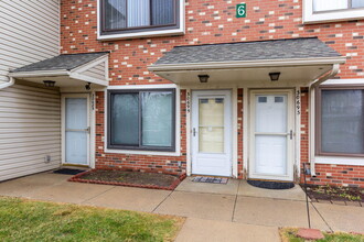 30695 Hidden Pines Ln in Roseville, MI - Building Photo - Building Photo