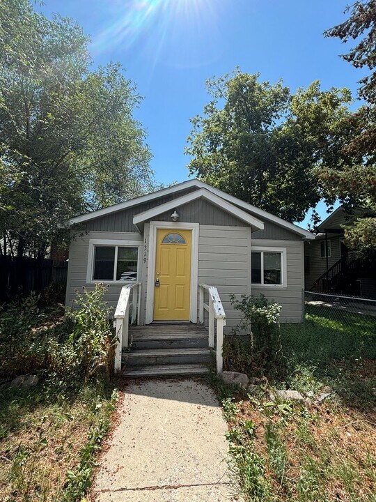 1319 S 1st St W in Missoula, MT - Foto de edificio