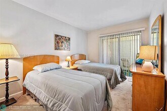 2400 Lake Osborne Dr in Lake Worth Beach, FL - Building Photo - Building Photo