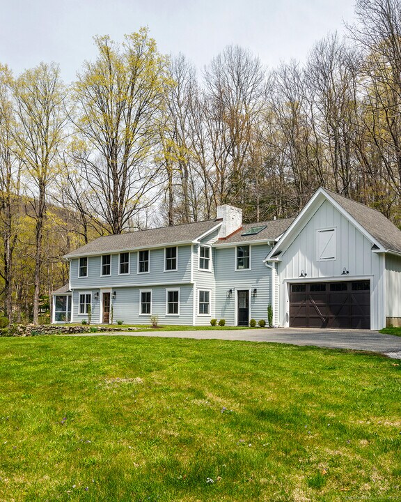 60 Macedonia Brook Rd in Kent, CT - Building Photo