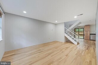 2004 Headlands Cir in Reston, VA - Building Photo - Building Photo