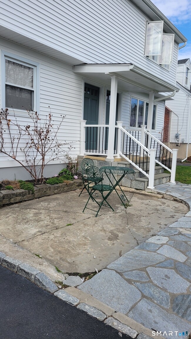 27 Hyatt Ave in Norwalk, CT - Building Photo - Building Photo