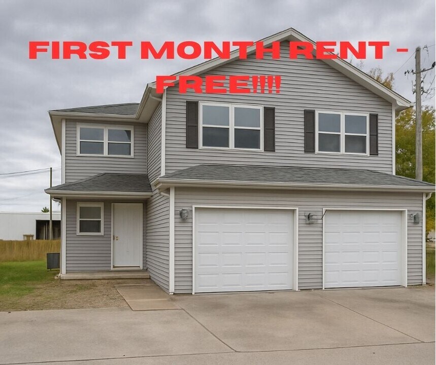 717 N Walker St in Webb City, MO - Building Photo