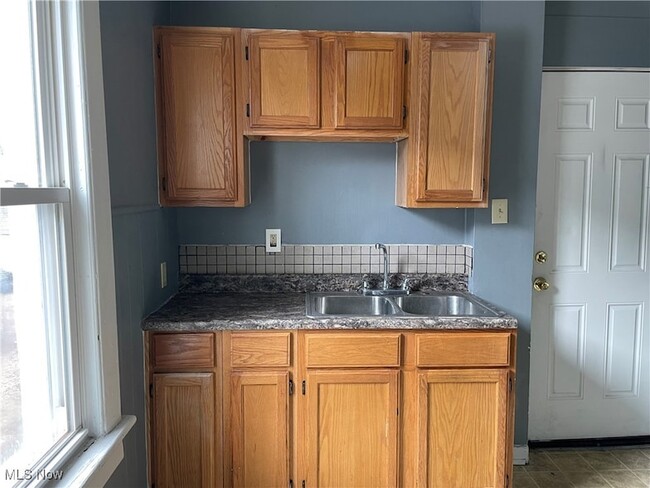 84 Rhodes Ave, Unit 4 in Akron, OH - Building Photo - Building Photo