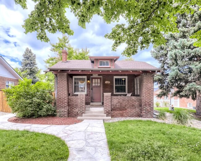 Charming & updated West Highland home walk