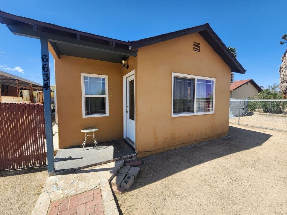 6634 Desert Queen Ave in Twentynine Palms, CA - Building Photo
